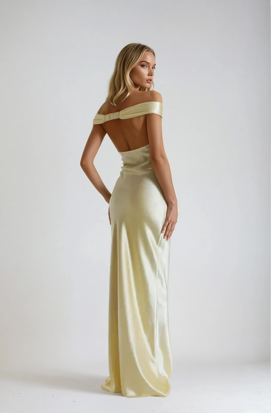 Soraya – Satijnen maxi-jurk met open rug