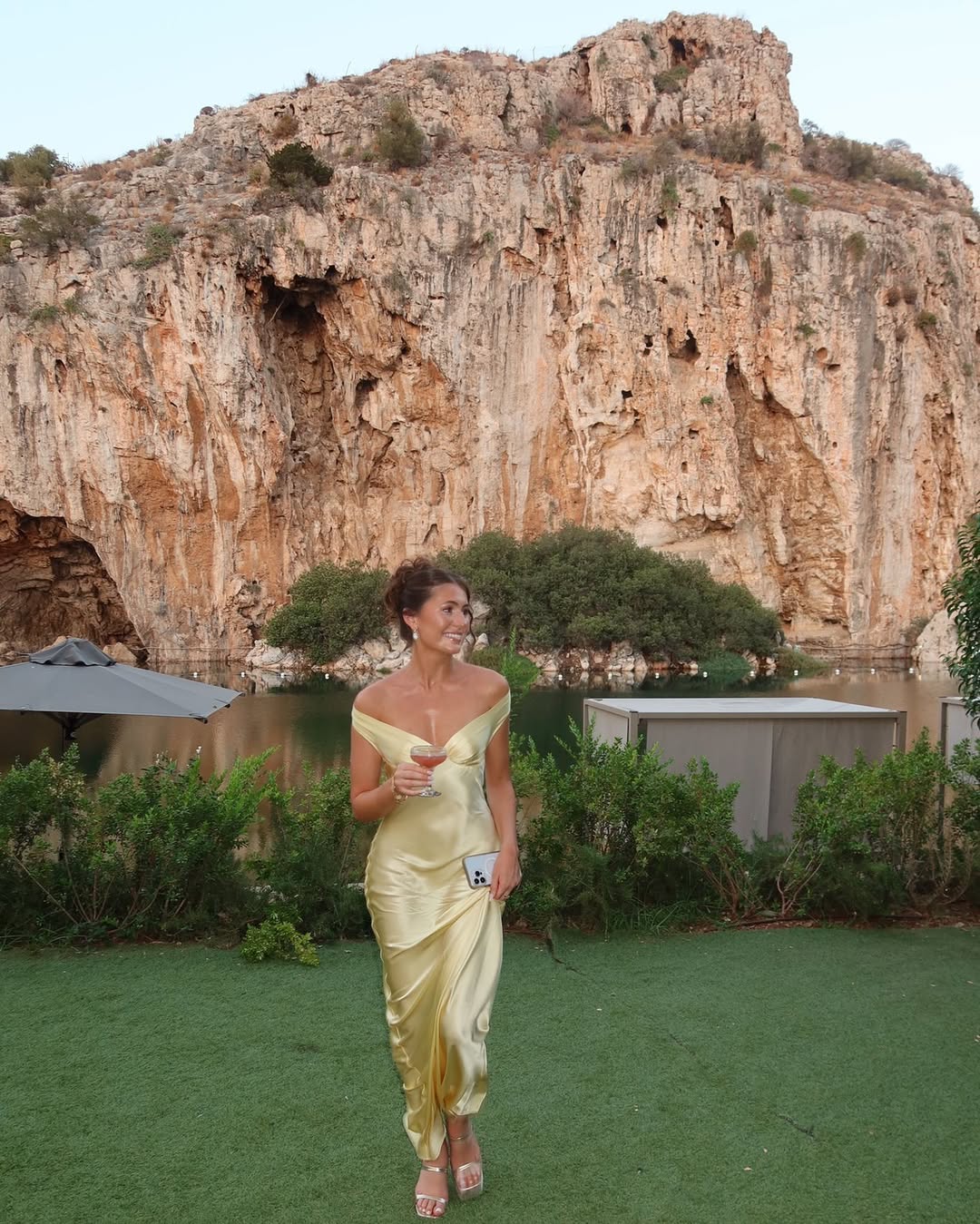 Soraya – Satijnen maxi-jurk met open rug