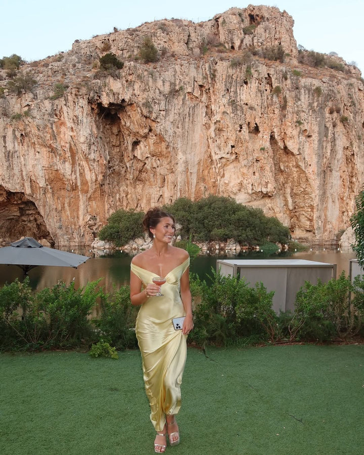 Soraya – Satijnen maxi-jurk met open rug