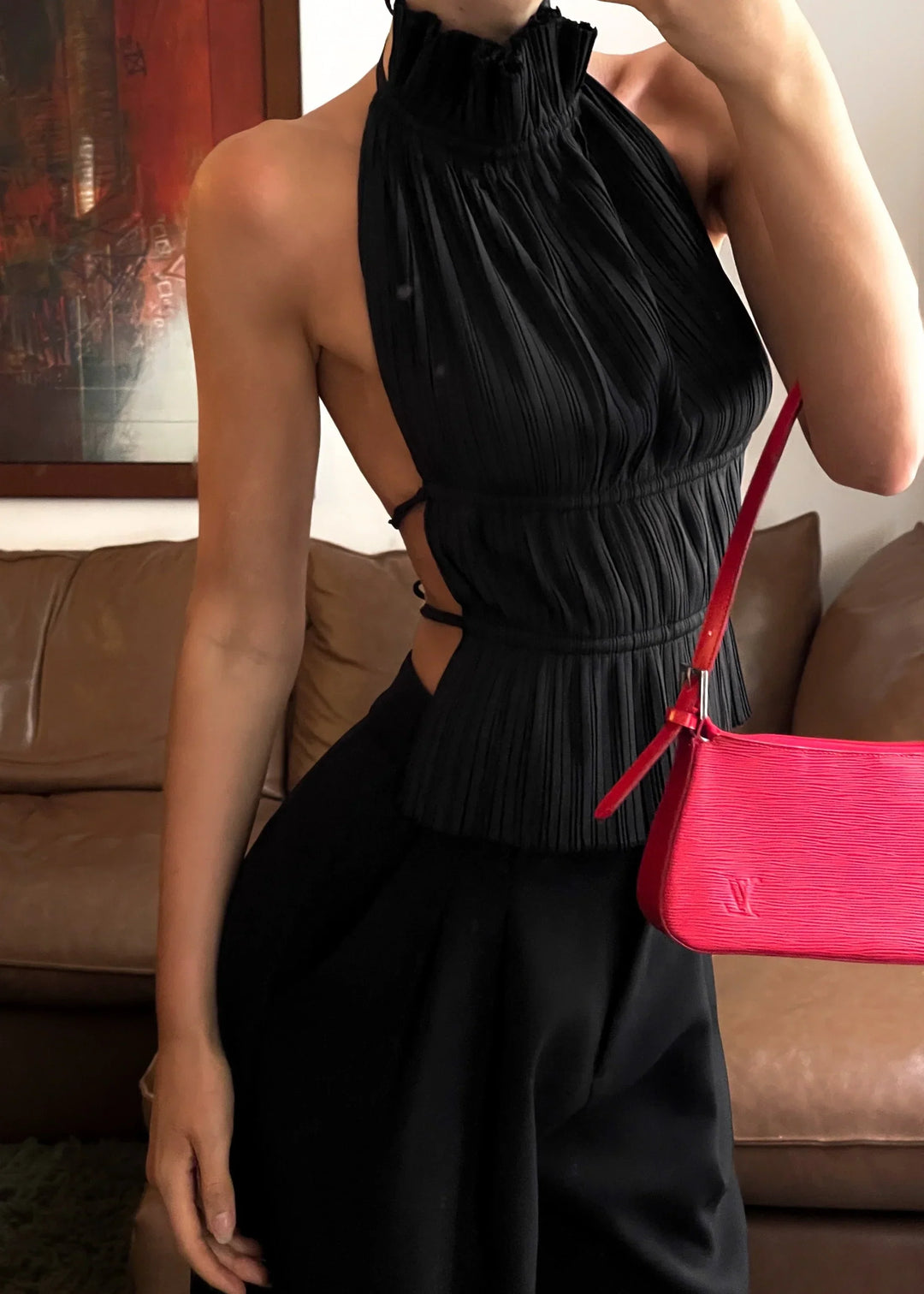 Olivienne – Geplisseerde backless top met halssluiting