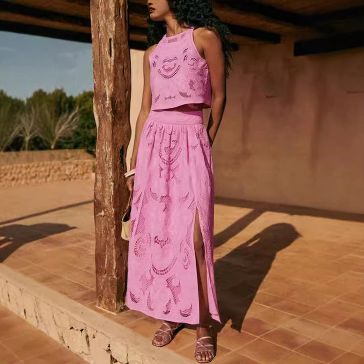 Anne – Pink crochet set with playful slit
