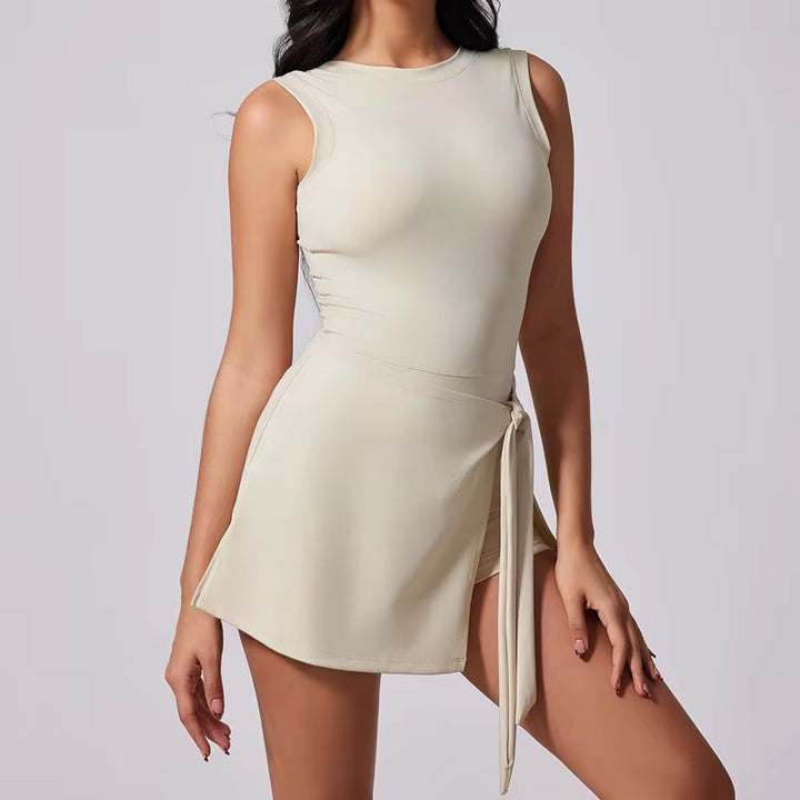 Norelle – Mouwloze mini-jurk met geïntegreerde shorts